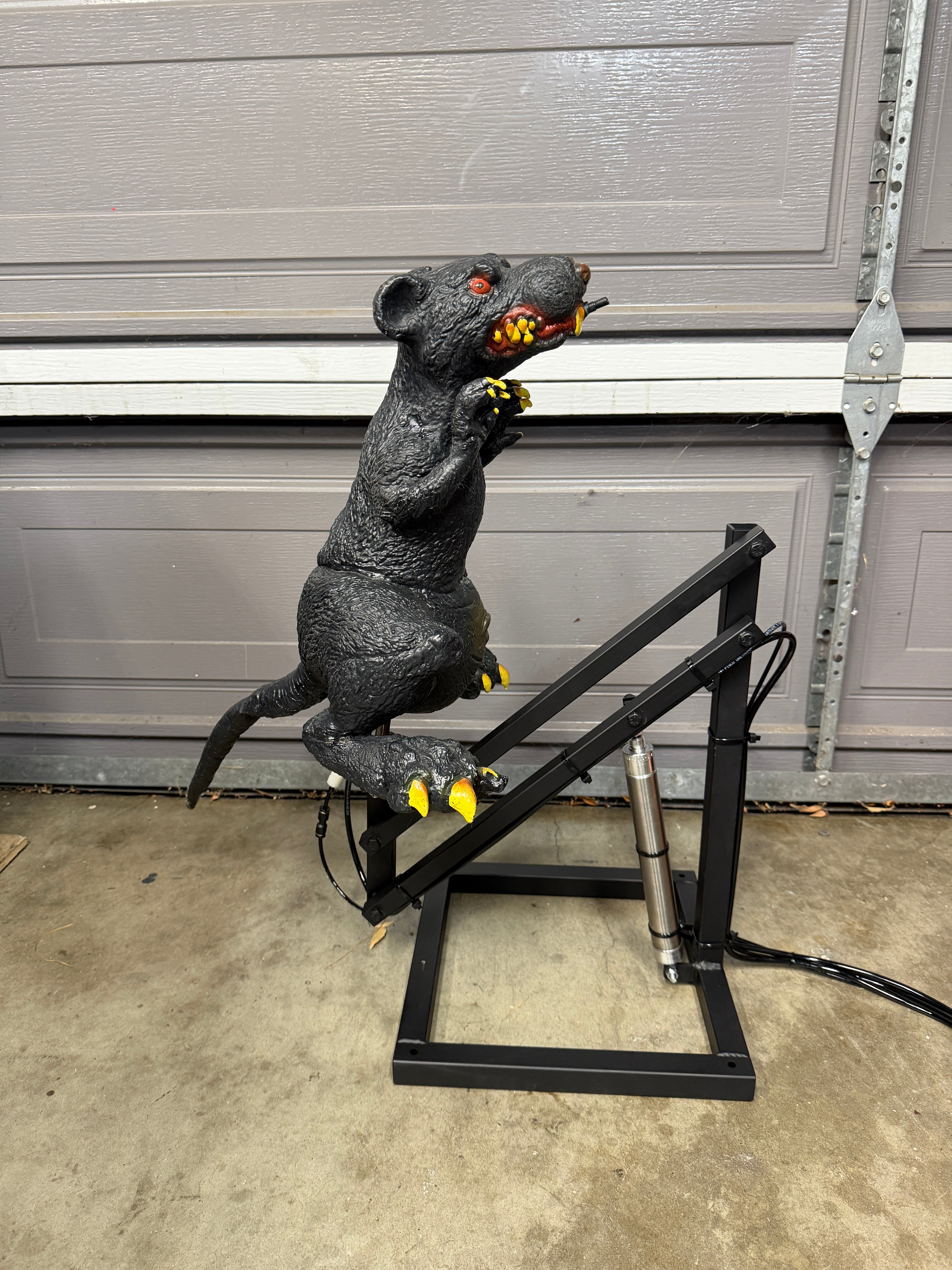 Pop-Up Rat with Spitter